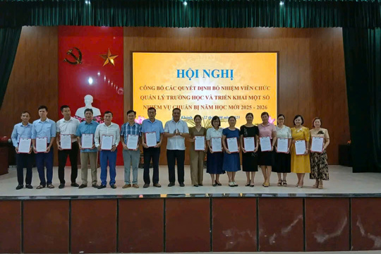 Hội nghị công bố Quyết định bổ nhiệm viên chức quản lý trường học và triển khai nhiệm vụ năm học mới 2025 – 2026