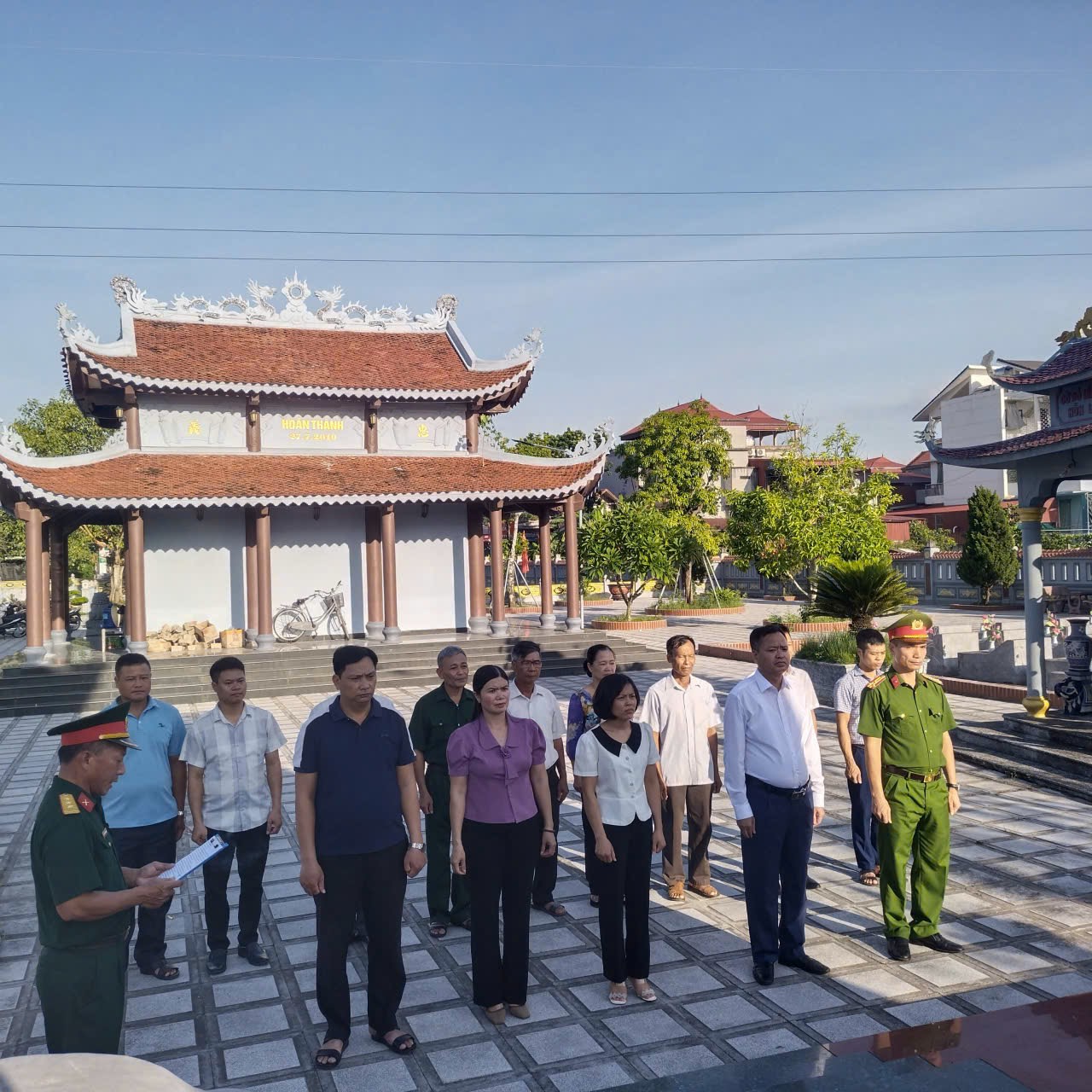 Lãnh đạo Đảng bộ xã Hiển Khánh dâng hương tại các nghĩa trang liệt sỹ trước thềm Đại hội đại biểu Đảng bộ xã Hiển Khánh lần thứ nhất, nhiệm kỳ 2025 – 2030.